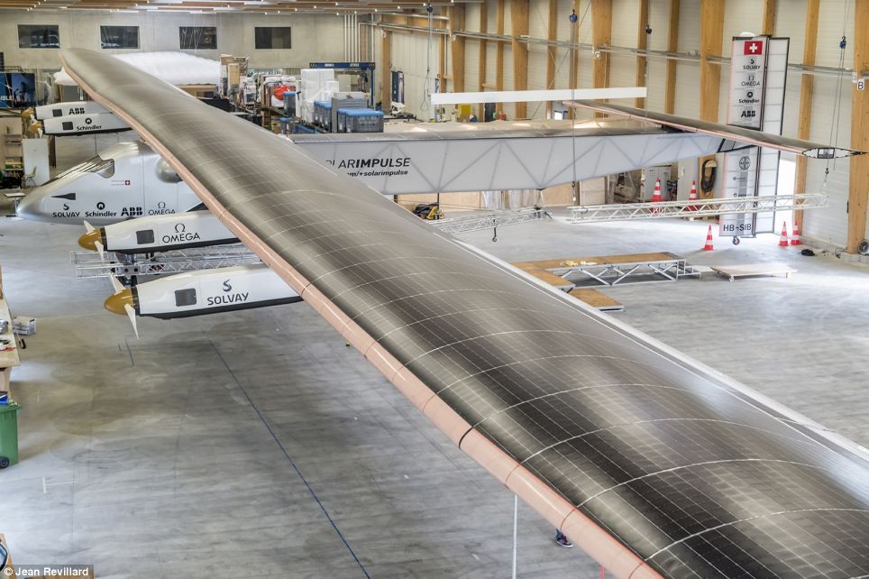 Chiếc máy bay Solar Impulse 2 được lắp đặt tại căn cứ không quân Payerne ở Thụy Sĩ, để bay thử vòng quanh thế giới bằng năng lượng Mặt trời thay vì nhiên liệu trong năm tới, vào khoảng tháng 3/2015.